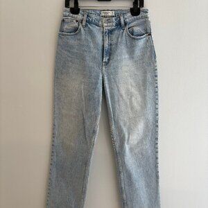 Abercrombie & Fitch The 90s Straight Ultra High Rise Jeans